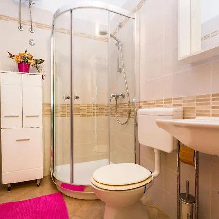 By Interhome * מאלי לוסיניי