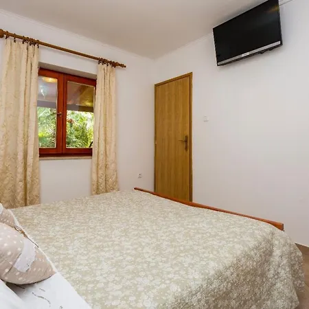 By Interhome מאלי לוסיניי