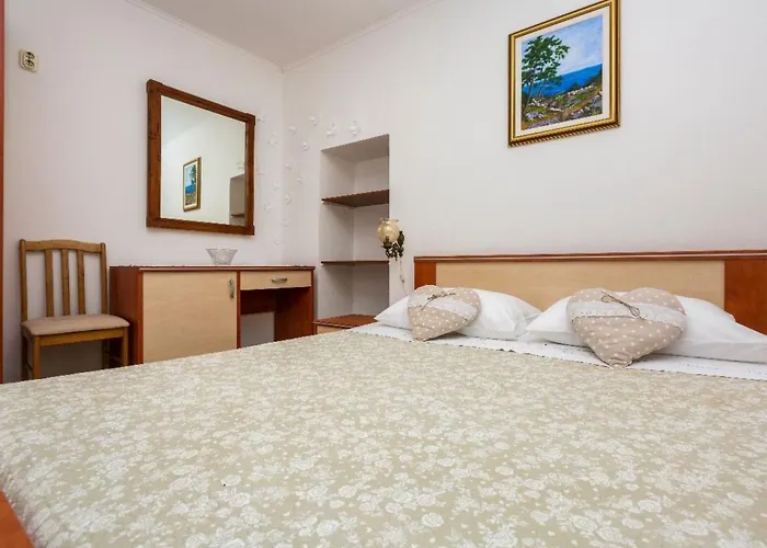 By Interhome Apartamento Mali Lošinj